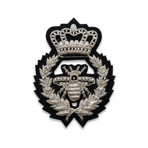 Parche de Fieltro Negro Bordado a Mano con Diseño Personalizado de Insignia de Plata de Ley y Borde de Ramas para Blazer - Product Image 1