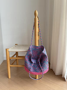 Capturez la magie des tons du coucher de soleil avec ce sac en fil naturel enchanteur, conçu pour les rêveurs et les journées d'été élégantes. - Product Image 2