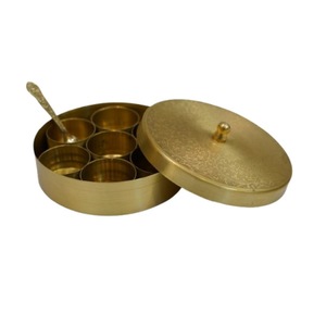 Caja de Especias de Latón con 7 Recipientes Desmontables, Contenedor Redondo Grabado para Almacenamiento en la Cocina - Product Image 1