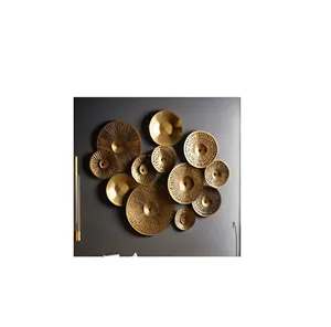 Arte de Pared Metálico Moderno y Florero con Diseño Floral Geométrico Hecho a Mano para una Decoración Contemporánea y Elegante del Hogar - Product Image 1