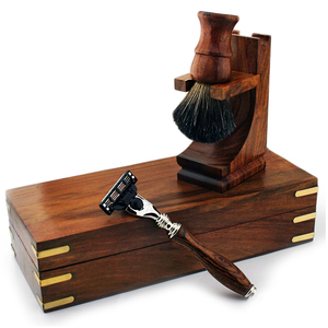 Cepillo de aseo Badger SE-1629 de pelo de tejón puro con mango de madera y distintivo cosido - Product Image 2