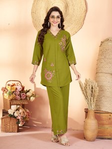 Conjunto de Top y Pantalón Bordado de Rayón Pesado Tradicional para Mujer, Calidad de Exportación, Sin Arrugas - Product Image 1