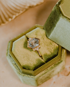 Anillo de Compromiso de Moissanita con Corte Hexagonal Brillante de 2.50 CT, Anillo Único de Oro Amarillo de 14K con Media Engaste, Anillo de Promesa - Product Image 6