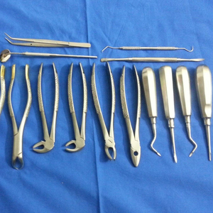 Juego de 7 piezas de instrumentos manuales de acero inoxidable para el cuidado bucal profesional en hospitales y uso clínico. - Product Image 2