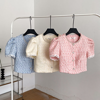 Blusas de punto casuales de verano con cuello en V y manga corta para mujer, camisas de encaje sólido con manga abullonada, tops dulces para mujer