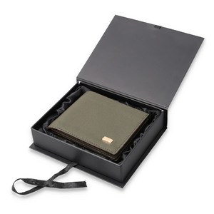 Portefeuilles courts en cuir véritable pour hommes de haute qualité avec blocage RFID, broderie de logo personnalisé, couleur olive - Product Image 3