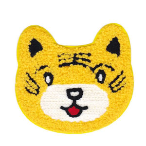 Patch logo en caoutchouc doux au toucher pour une image de marque haut de gamme, patch logo personnalisé en PVC avec un matériau durable et résistant - Product Image 1