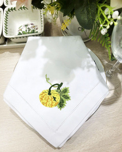 Serviettes de table en coton brodées personnalisées en gros, motif citrouille, avec ourlet festonné, pour événements domestiques et mariages - Product Image 1