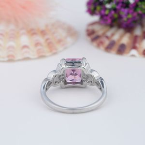Bague de fiançailles en argent sterling 925 de haute qualité avec trois pierres certifiées, sertie de zircone cubique rose taille radiant, plaquée rhodium pour femme - Product Image 3