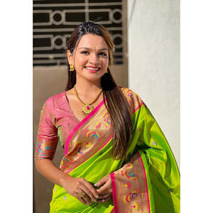 ผ้าไหมอีโอล่า ปาธานี ลายมีนาคารี ทีนี่ นาธ วีฟส์ อีลิท วีฟส์ สีเขียวพาร็อต  ผ้าทอซารี  งานปักดิ้นทอง  สำหรับชุดอินเดียและปากีสถาน น้ำหนัก 0.65 กรัม - Product Image 2