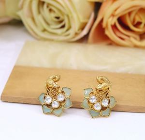 Pendientes Kundan de Moissanita Chapados en Oro de Latón Glamorosos de Primera Calidad para Mujeres y Niñas, Ideales para Eventos Nocturnos y Fiestas - Product Image 4