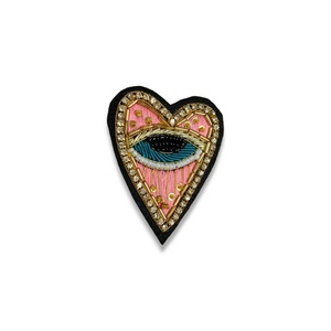 Broche de Lujo Hecho a Mano al por Mayor, Broche de Moda con Corona y Corazón, Bordado con Hilo de Oro y Cuentas, Pin Artesanal para Ropa - Product Image 5