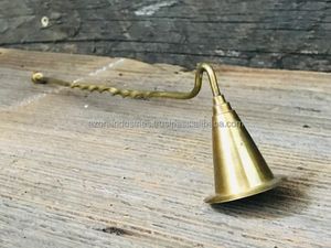 Éteignoir à bougie en laiton à finition antique Extincteur décoratif et vintage de qualité supérieure par Azora Industries - Product Image 5