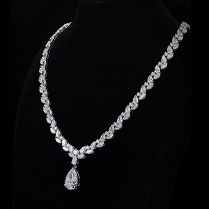 สร้อยคอเพชรทรงหยดน้ำสุดหรู เพชรเพาะเลี้ยงในห้องปฏิบัติการ ทองคำแท้ 14K รับรองโดย IGI ทรงบริลเลียนต์คัท เหมาะสำหรับงานหมั้น งานแต่งงาน และงานเลี้ยง - Product Image 3