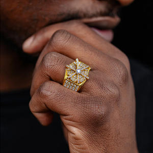 Anillo de Sello de Rey con Moissanita Iced Out, Plata de Ley 925, Engaste Cuadrado Pavé, Joyería Hip Hop, Pieza de Declaración Audaz para Hombre - Product Image 3