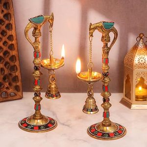 Diya décorative en laiton doré pour Diwali, Pooja et Puja, design Art Déco pour l'inauguration de maison - Product Image 1