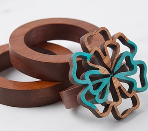 Anneau de serviette en bois moderne avec accents turquoise pour une décoration de table rustique, idéal pour la maison et la cuisine - Product Image 2