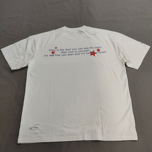 เสื้อยืดคอกว้างทรงโอเวอร์ไซส์ พิมพ์ลายซิลค์สกรีนแบบวินเทจฟอกสี  ผ้าฝ้าย 100% ระบายอากาศได้ดี ป้องกันรอยยับ เป็นมิตรต่อสิ่งแวดล้อม สำหรับผู้ชาย - Product Image 4