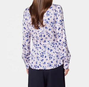Blusa Ecológica de Mujer con Estampado Floral Azul y Blanco, Tejido de Sarga, Manga Larga, Cuello Camisero y Lazo en el Cuello - Product Image 3