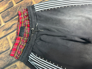 ชุดวอร์มผู้ชายสไตล์วินเทจแบบสั่งทำพิเศษ ผ้าฟอกสีซีดจาง แต่งคริสตัล สองชิ้น ไซส์ใหญ่ สไตล์ไฮสตรีท ODM - Product Image 2