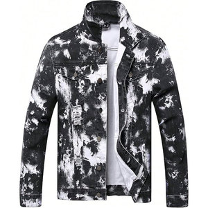 Chaqueta de invierno duradera hecha con tela vaquera desgastada, estilo moderno para la moda diaria. - Product Image 1