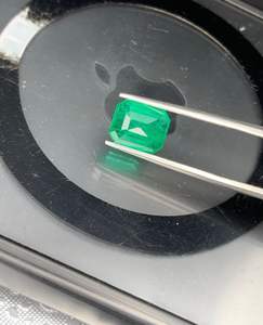 Esmeralda zambiana natural de primera calidad, talla octogonal, para uso en joyería de alta gama. - Product Image 5