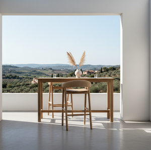 Chaise de bar Elmo Premium en teck massif, écologique, durable, avec accoudoirs fixes, finition naturelle, design contemporain minimaliste. - Product Image 4