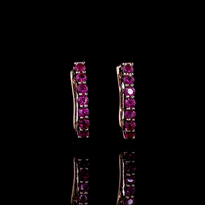 Boucles d'oreilles Huggie en or 14 carats avec diamants de laboratoire taille ronde pour femmes, certifiées IGI - Product Image 1