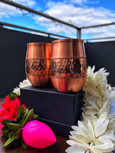 Vaso artesanal de cobre con un brillo suave y un diseño minimalista, diseñado para experiencias de hidratación ecológicas. - Product Image 5