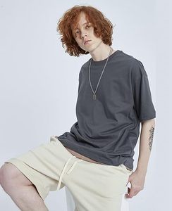 เสื้อยืดคอกลมแขนสั้นสีเทาเข้มทรงโอเวอร์ไซส์สำหรับผู้ชาย ผ้าเจอร์ซีย์ถักแบบลำลอง สีพื้นเรียบ ย้อมสีเดียว ผ้าฝ้าย สไตล์สตรีทแวร์ - Product Image 1