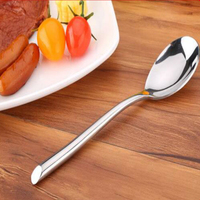 Ensemble de couverts de table classiques en acier inoxydable, cuillère, fourchette, couteau, finition lisse pour la maison, la cuisine et les réunions