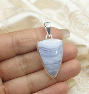 Pendentif en agate bleue naturelle en forme de poire, argent sterling 925 plaqué or rose, collier unisexe bohème avec cristal de guérison - Product Image 5