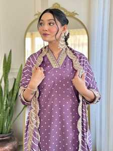 Ensembles Kurti pour femmes très demandés avec pantalon et dupatta couleur oignon à imprimé numérique, en viscose Chanderi coupe droite - Product Image 5