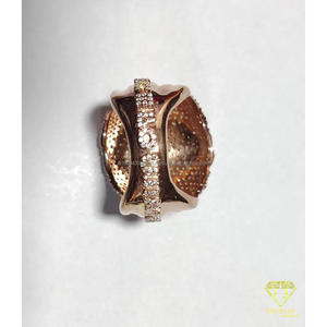 Anillo ancho de plata 925 con diamantes cultivados en laboratorio, tono oro rosa, estilo Iced Out, joyería llamativa para compradores mayoristas. - Product Image 5