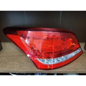 Feu arrière gauche d'occasion Equus 924013N000 - Product Image 1