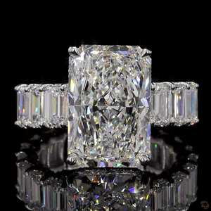 Anillo de compromiso con diamantes simulados radiantes de 13.46 quilates, chapado en oro blanco de 14 quilates, joyería de lujo. - Product Image 4