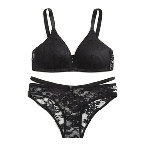Ensemble de lingerie en dentelle florale noire, soutien-gorge triangle sans armatures et culotte bikini pour femme - Product Image 1