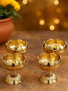 Ensemble de 4 lampes à huile traditionnelles indiennes en laiton pour Diwali Puja, lampes décoratives en laiton Jyoti Diyas pour Pooja Aarti, décoration de temple et de maison - Product Image 3