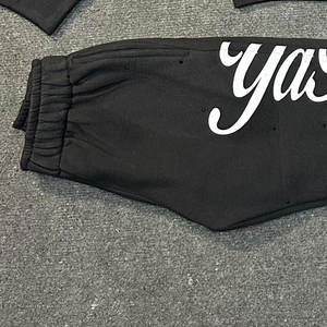 Conjuntos de chándales desgastados de 400 g/m² con logo y diseño personalizados, estampado en relieve, chándales de trabajo para hombre con pedrería. - Product Image 5