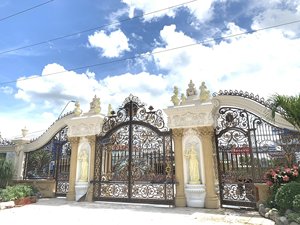 KHP European Style Double Leaf Metal <b>Swing</b> Gate Powder Coated Durable Exterior Villa Use Easy Installation - Product Image 3