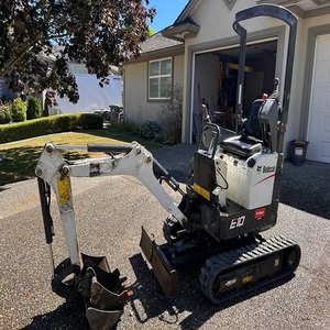 Mini-excavatrice compacte hydraulique Bobcat E10 de haute qualité pour des travaux de terrassement efficaces - Product Image 1