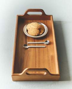 Plateau de service rectangulaire en bois avec poignées latérales robustes pour servir des collations, du thé, du café et des desserts à la maison - Product Image 6