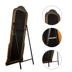 Miroir sur pied avec cadre en métal finition or exquise, idéal comme cadeau de luxe pour une nouvelle maison ou un mariage, fabriqué à la main en Inde. - Product Image 4