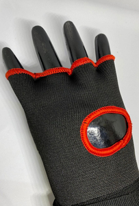 Bandages de boxe demi-doigts noirs et rouges en tissu élastique confortables pour l'entraînement toutes saisons - Product Image 5