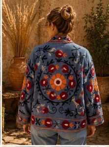 Chaqueta de algodón bordada a mano con diseño Suzani, estilo bohemio, artesanal, con estampado floral, para mujer, abrigo de invierno. - Product Image 4