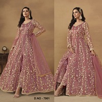 Anarkali Glamour en Tulle Papillon Lourd avec Travail Multi-Fils, Jari et Paillettes Semi-Couture et Entièrement Brodé au Dos