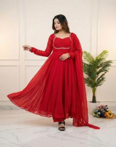 Vestido de fiesta de longitud media con cuello redondo y manga larga de georgette Fox, con detalles de lentejuelas y zari, de NILESH TAILOR FASHION. - Product Image 1