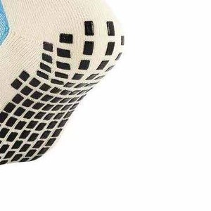 Calcetines Deportivos Juveniles de Primera Calidad, Personalizables en Tamaño y Color, Antideslizantes con Agarre de Silicona, Compresión en la Parte Inferior, Ecológicos - Product Image 5