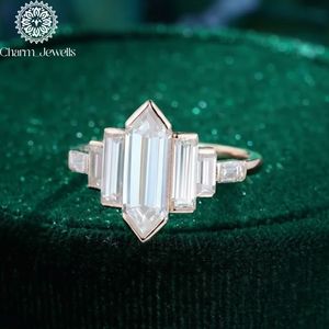 Bague Classique Femme Charm Jewells en Moissanite Taille Coussin Trois Pierres Plaqué Or 18K Sertissage à Griffes Certifiée IGI - Product Image 6