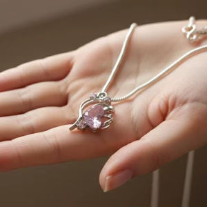 เครื่องประดับเงินคลาสสิกสำหรับผู้หญิง จี้เพชรโมอิสซาไนต์สีชมพู เงินเยอรมัน จี้และสร้อยคอ ขายส่งเครื่องประดับเงินแท้ - Product Image 1